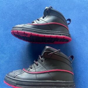 Nike ACG Kids Black and pink boots